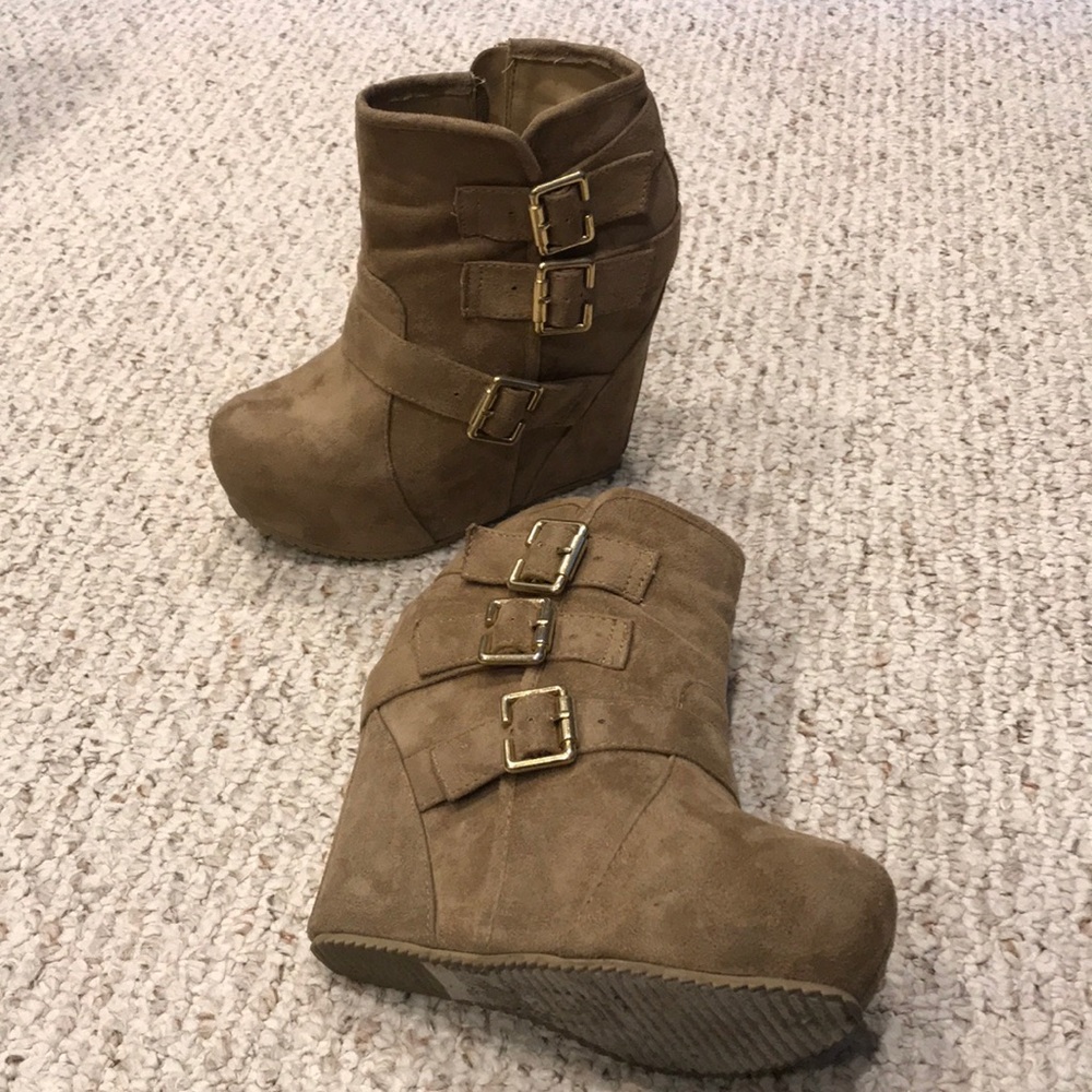SODA wedge booties